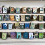 Beth’s Creations: vestitevi di libri!